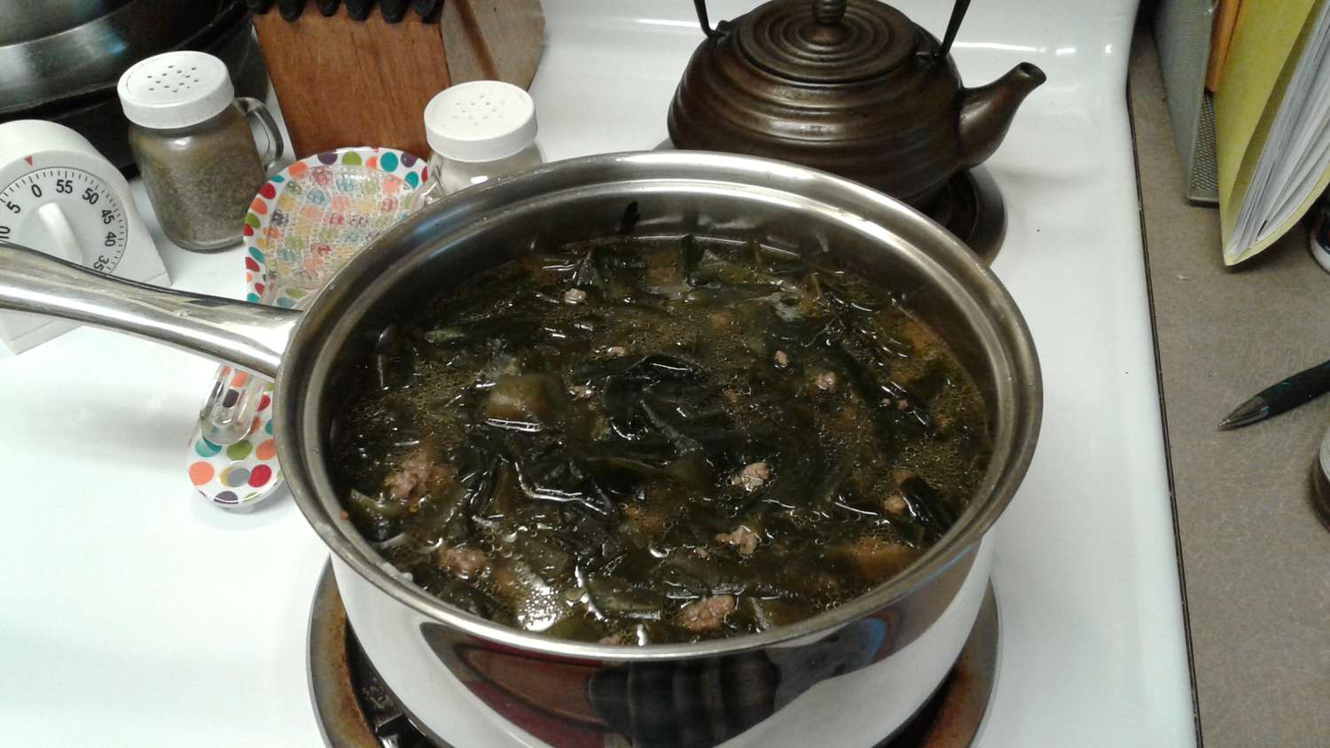 Суп из морских водорослей в корейском стиле