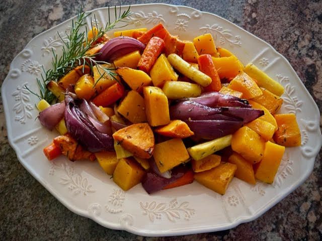 Жареные осенние овощи с розмарином