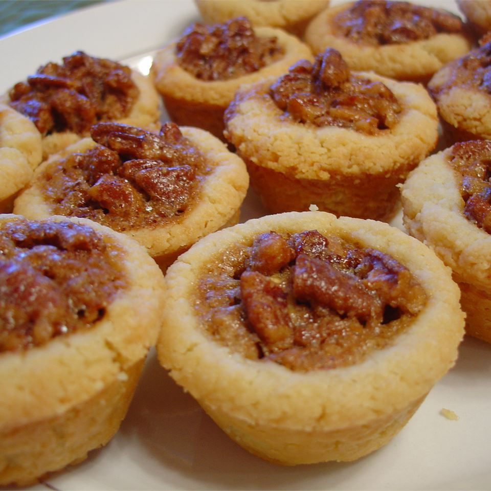 Крошечные пироги с орехами пекан
