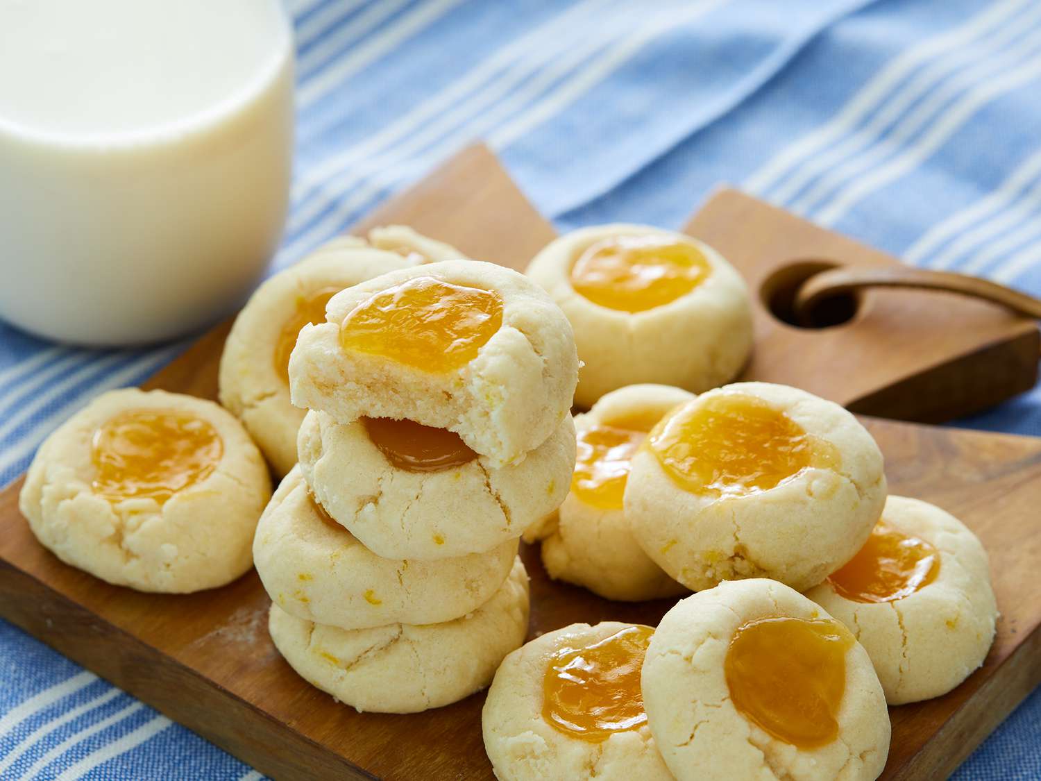 Печенье с отпечатками лимона