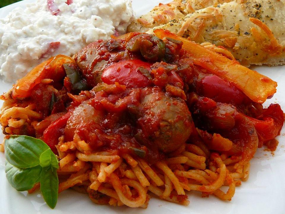 Колбаса и перец в итальянском стиле