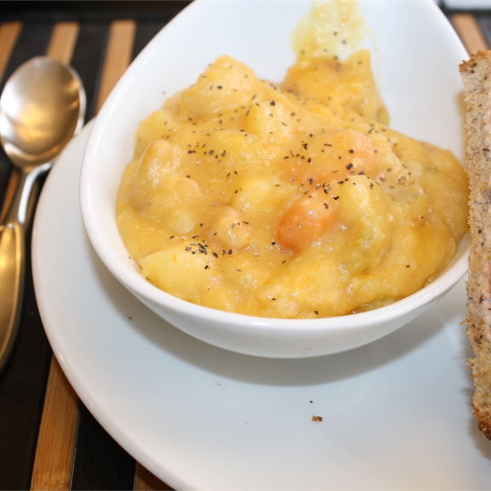 Сливочный суп с картофельным сыром с медленной плитой