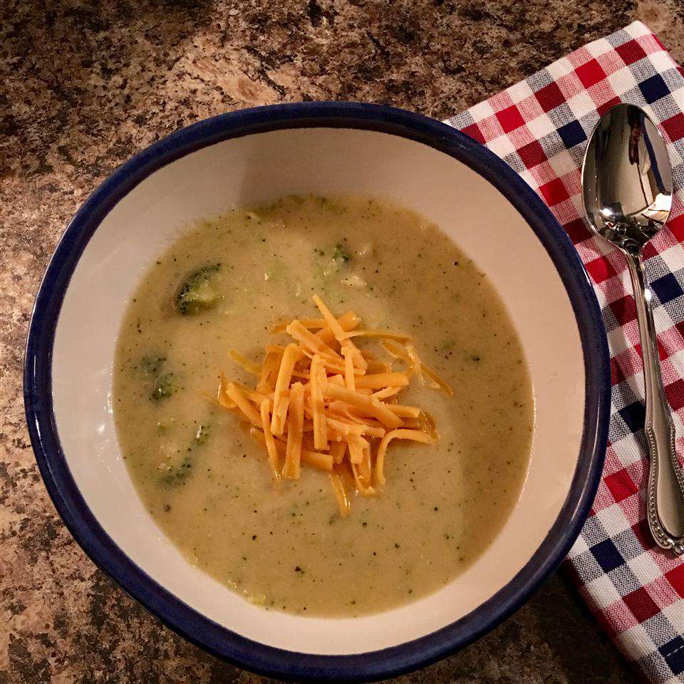 Картофель, брокколи и сырный суп