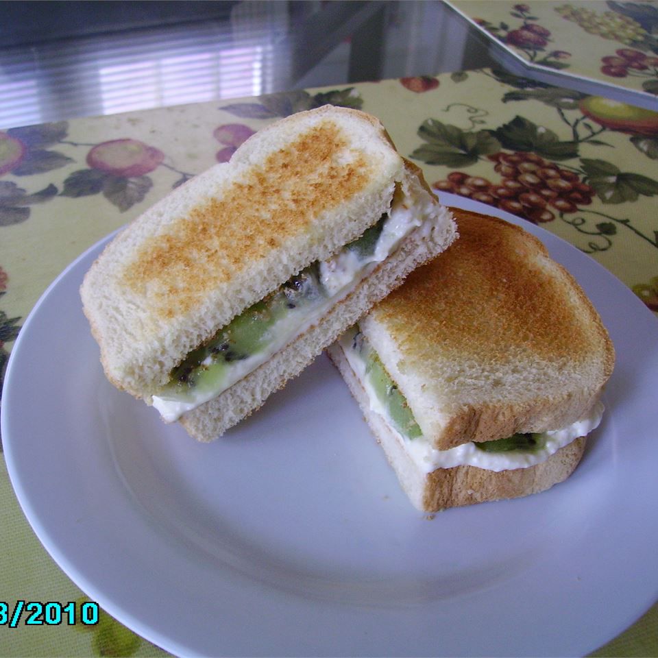 Кремовый сэндвич с киви