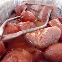 Свиные колбаски с карамелизованным луковым соусом