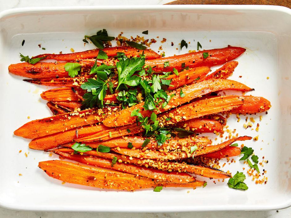 Жареная морковь с чесночными хлебами