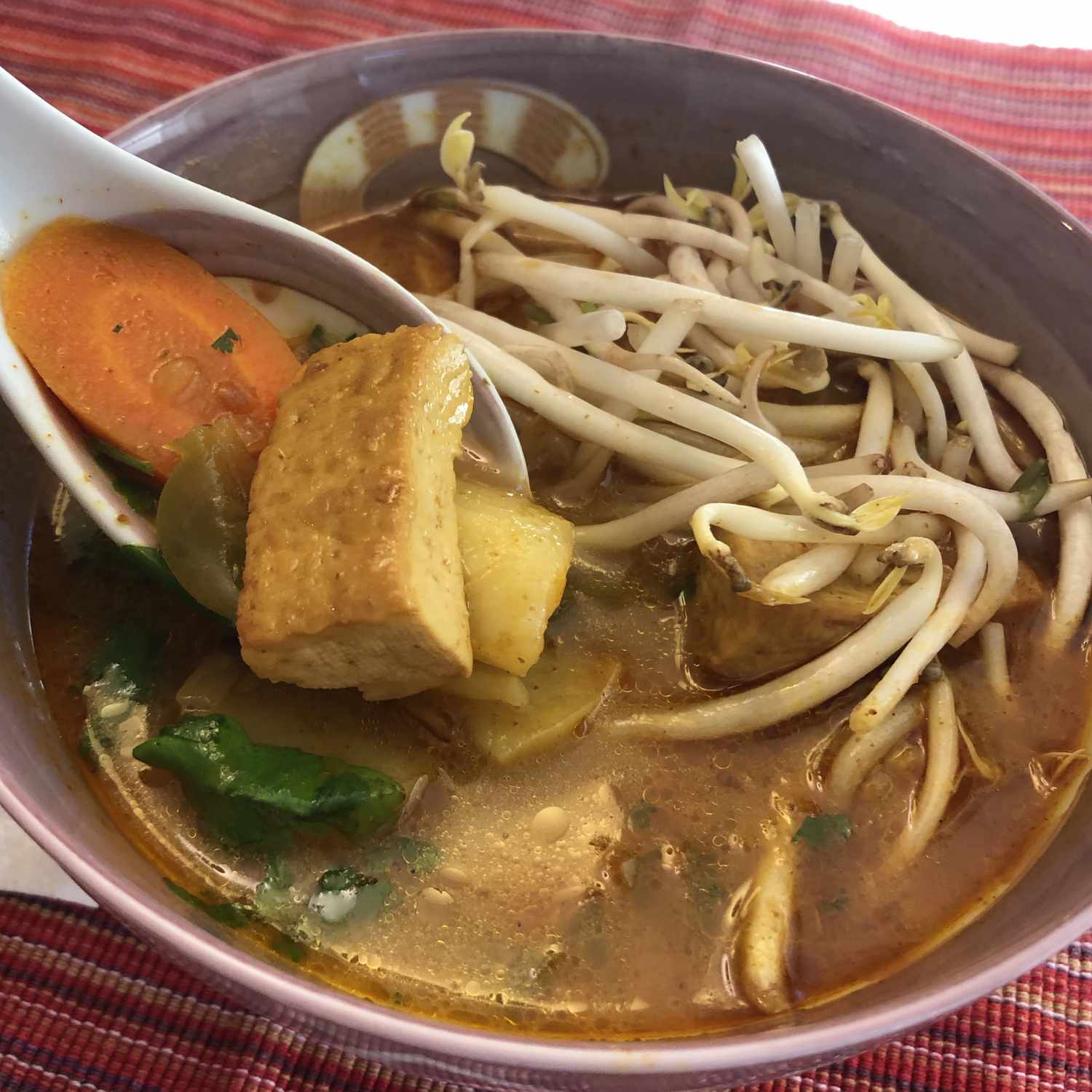 Вьетнамский стиль вегетарианский карри суп