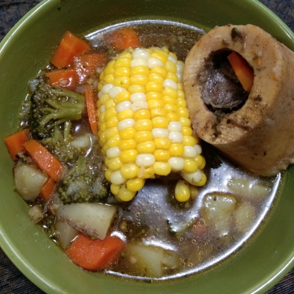 Легкий овощный суп из говядины
