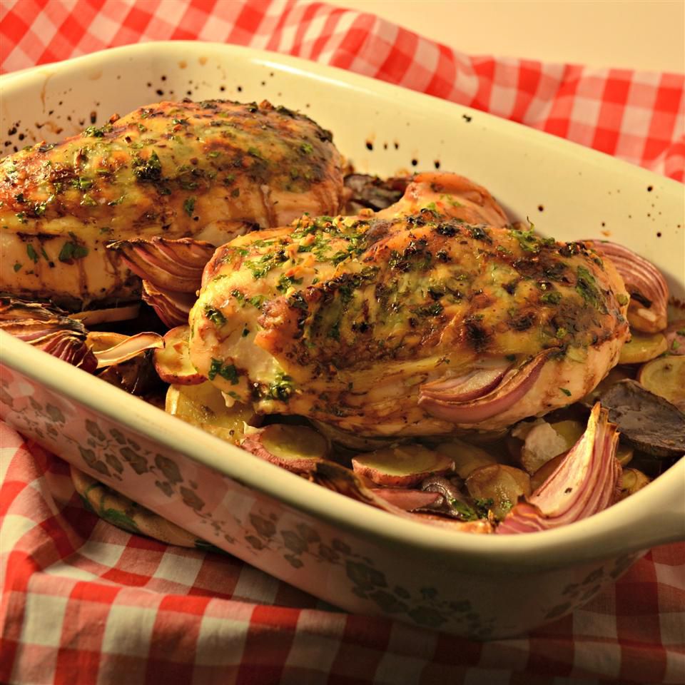 Бальзамическая курица с красным луком и картофелем