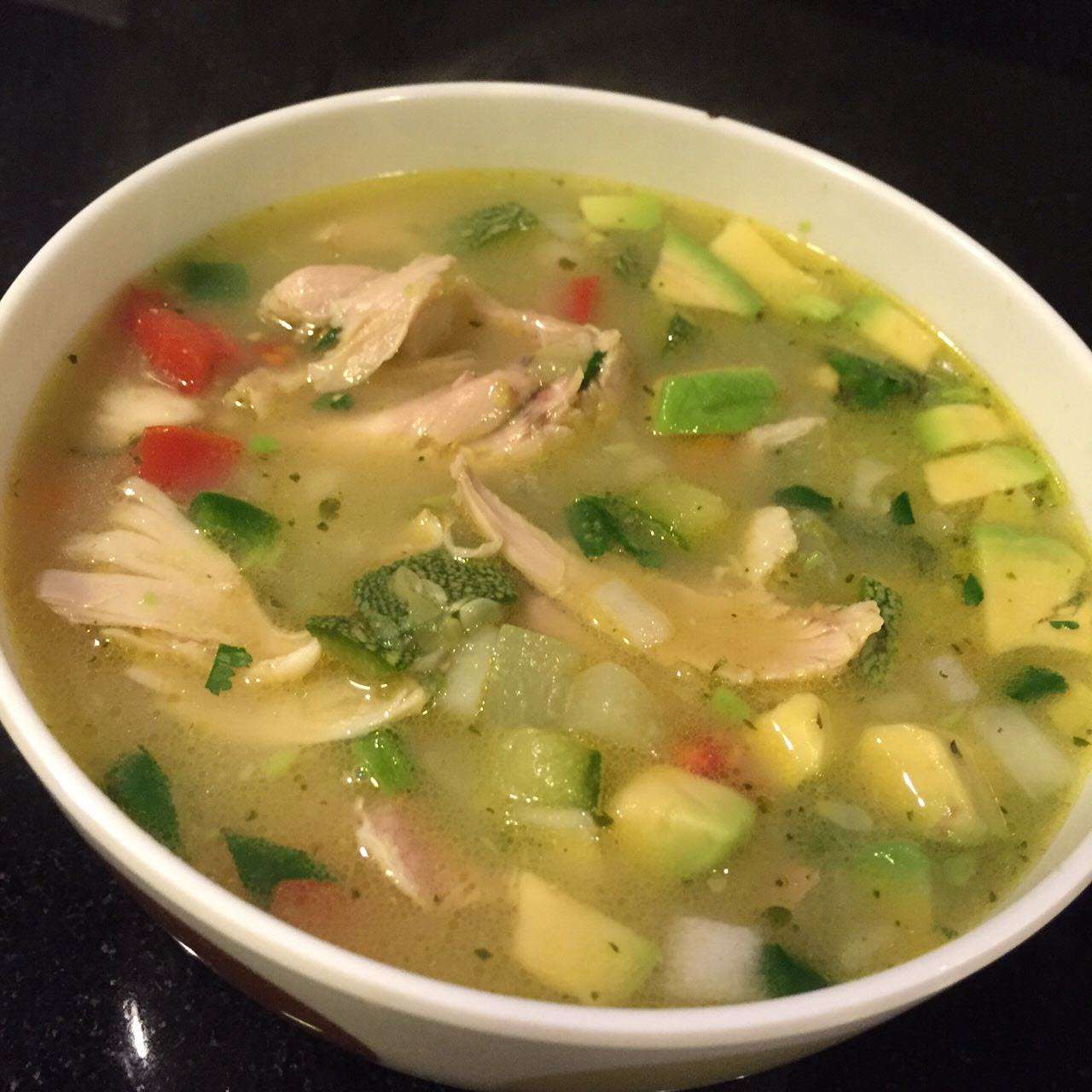 Мексиканский куриный и рисовый суп (Sopa de Pollo y Arroz)
