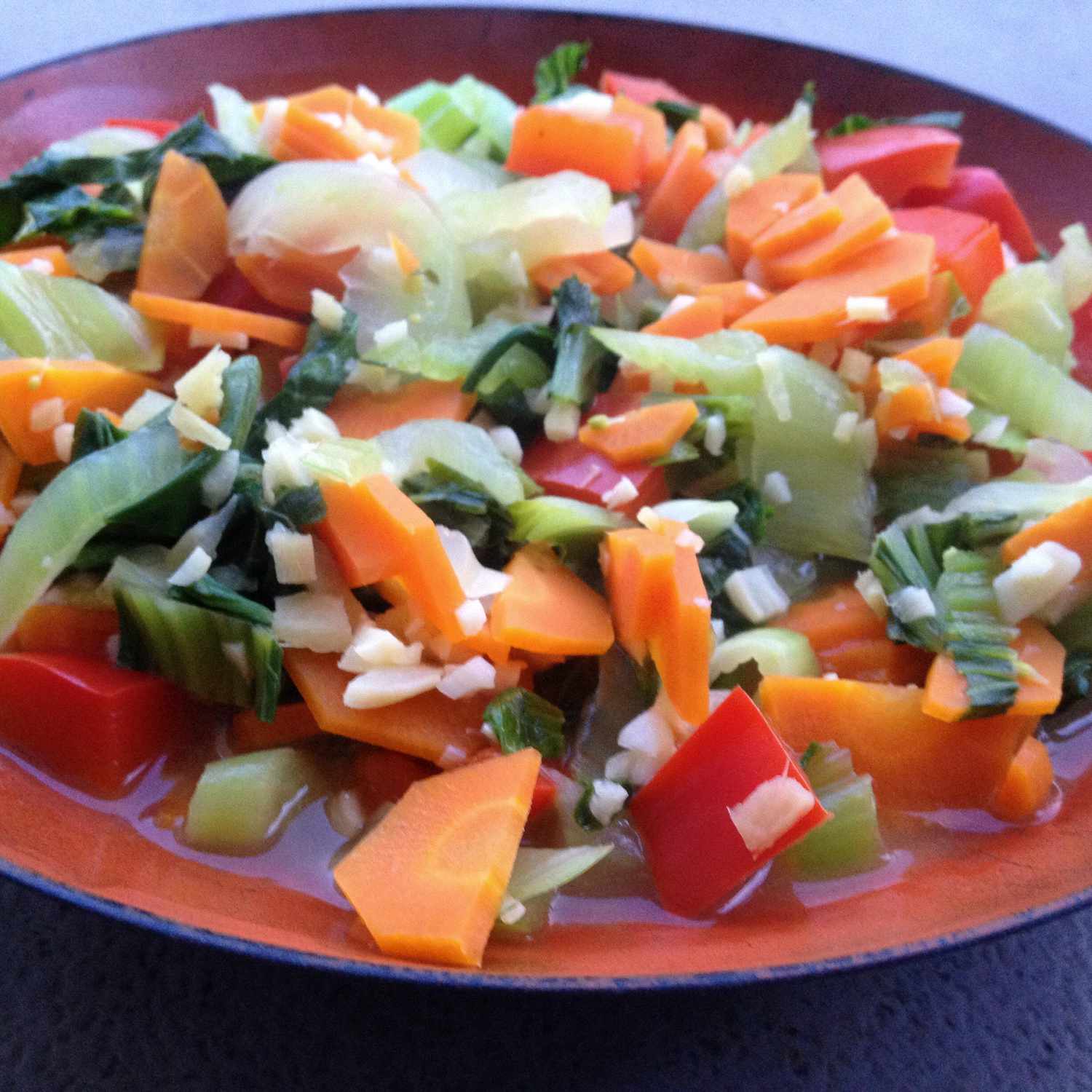 Бок Чой с овощами и чесночным соусом