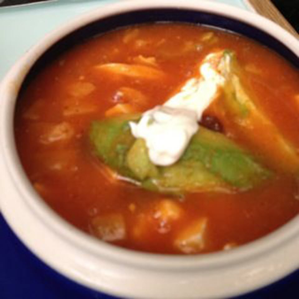 Легкий мексиканский суп из тортильи
