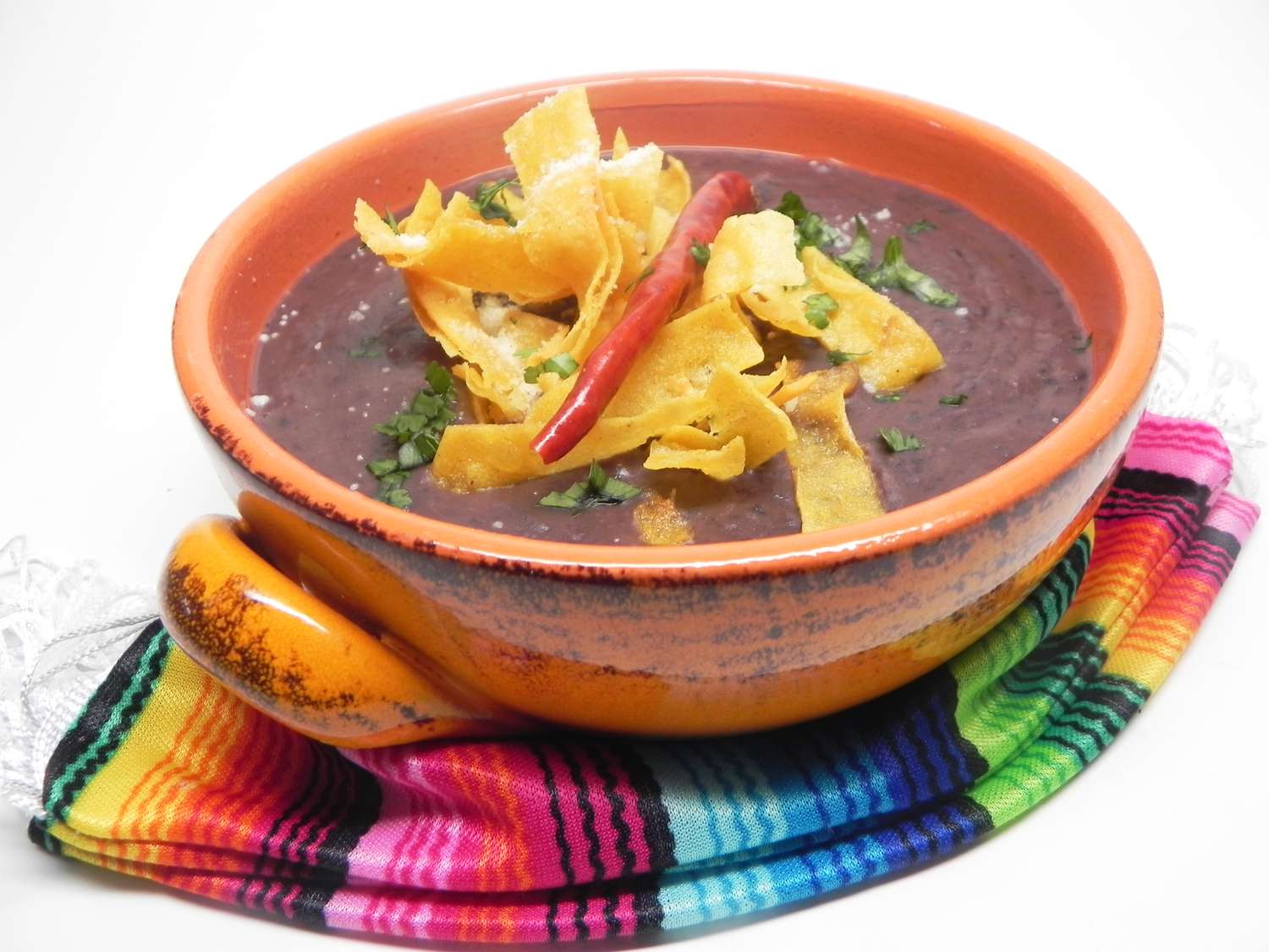 Мексиканский суп из фасоли и тортильи (Sopa Tarasca)
