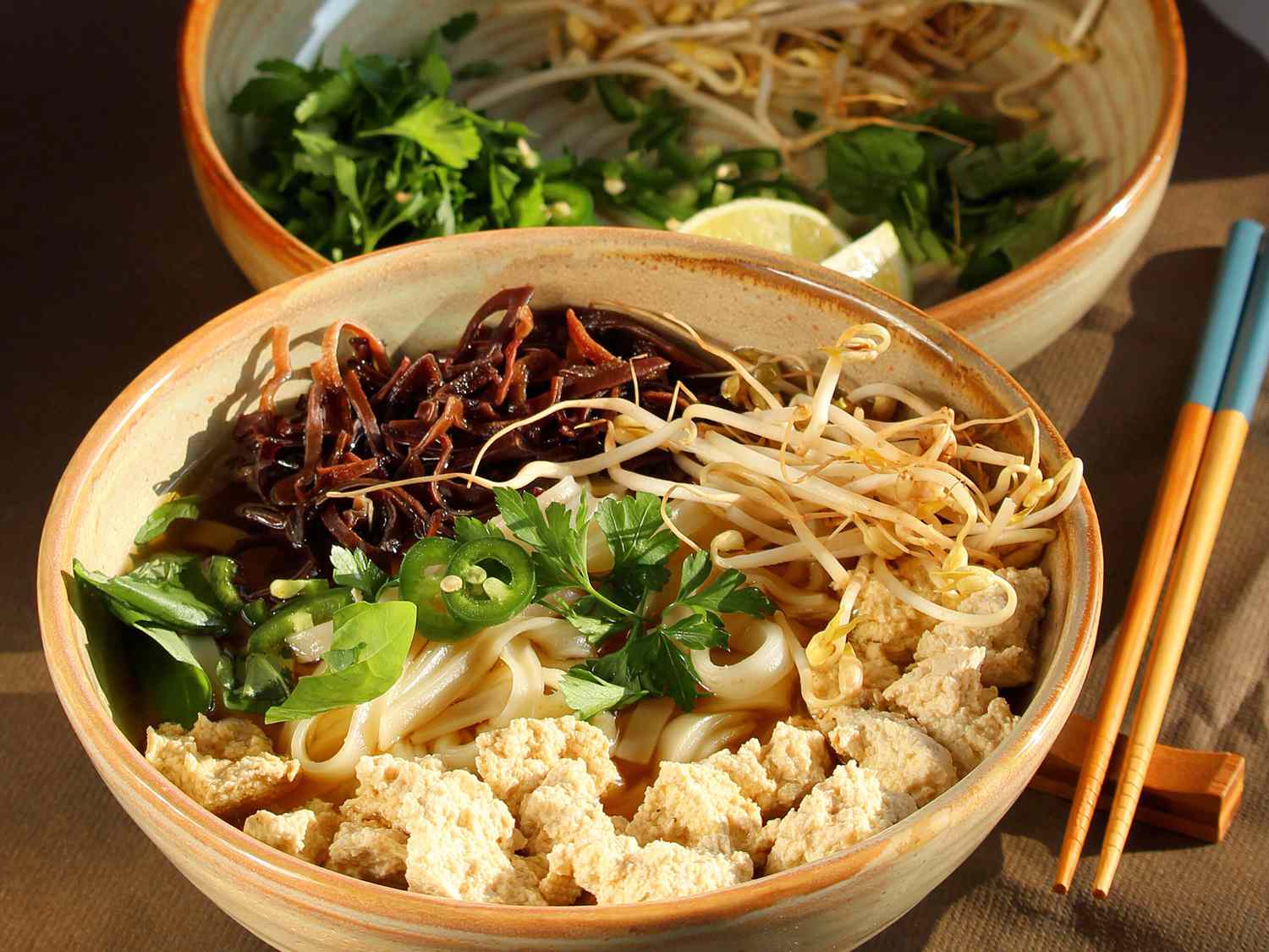 Вегетарианский фо (вьетнамский суп с лапшой)
