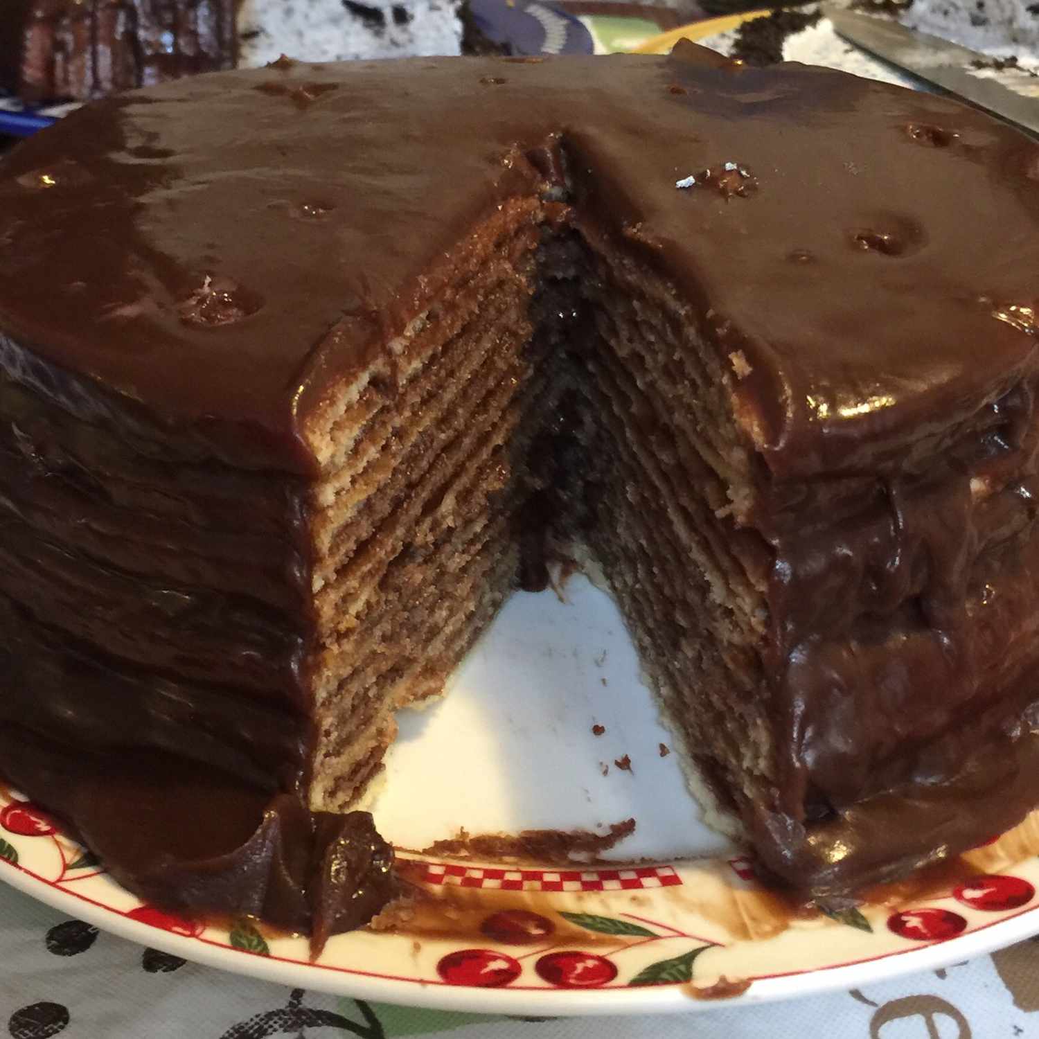 Четырнадцать слоев шоколадный торт