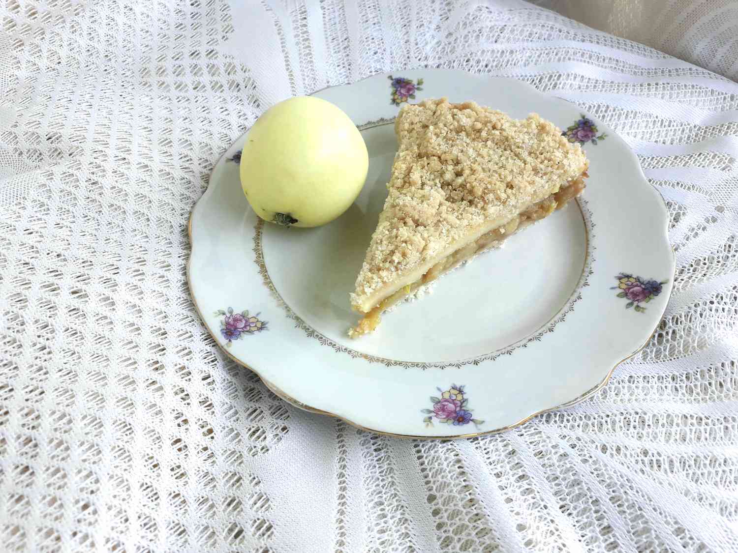Теплый яблочный пирог с пахтой