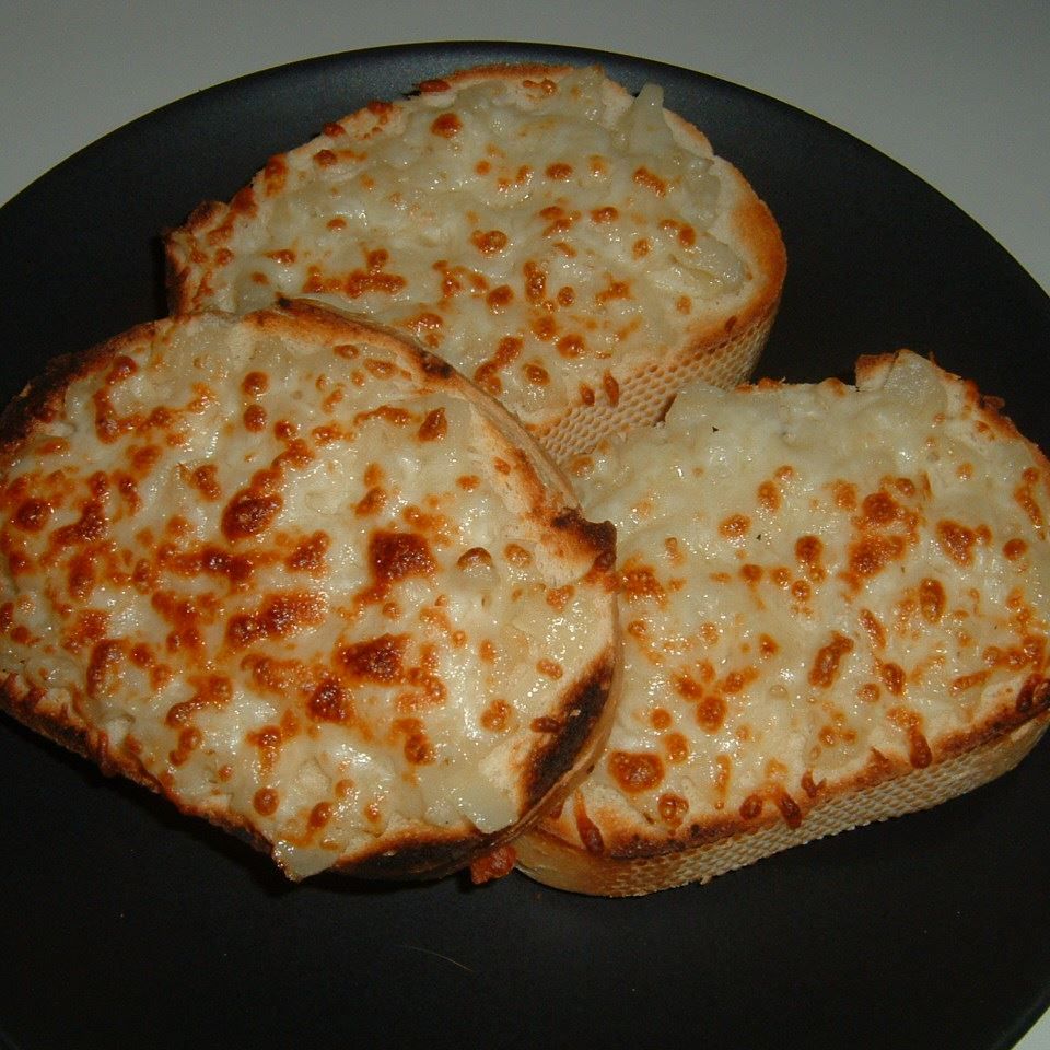 Сыр лук -чесночный хлеб