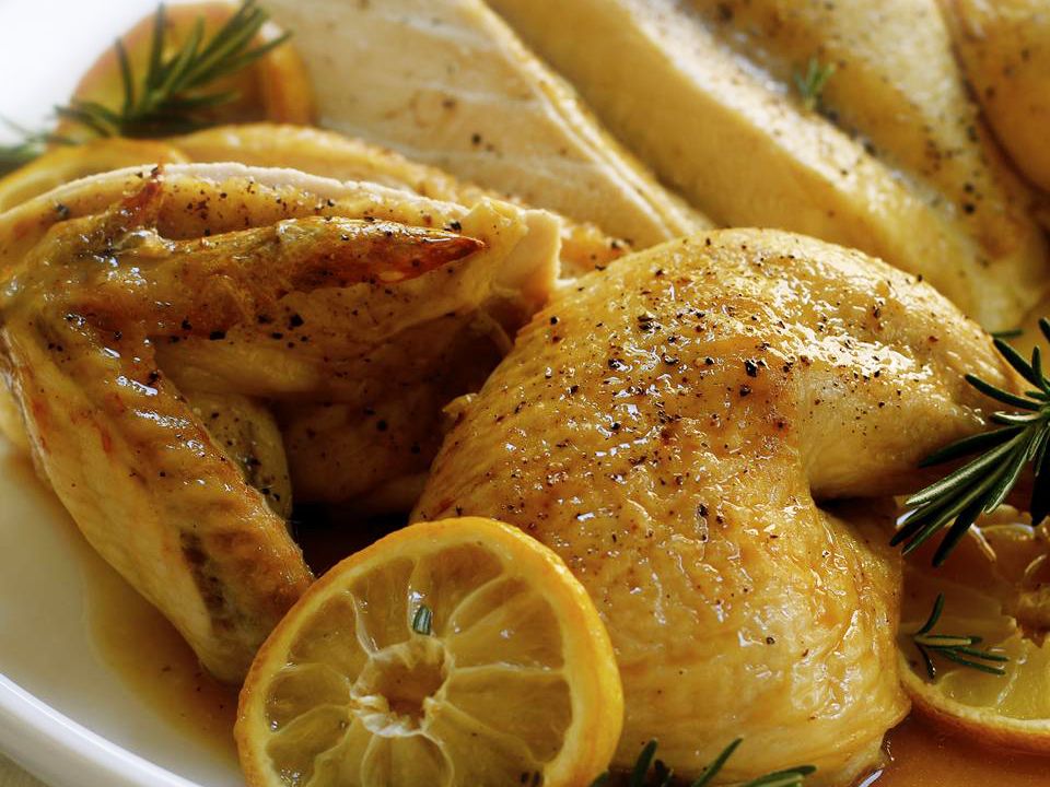 Жареная курица с бабочкой с лимоном и розмарином