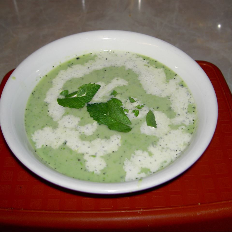 Зеленый горох и мятный суп