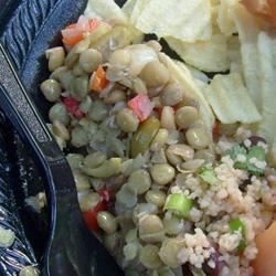 Питательный салат из чечевицы