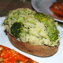 Пармезан и брокколи, фаршированный картофель
