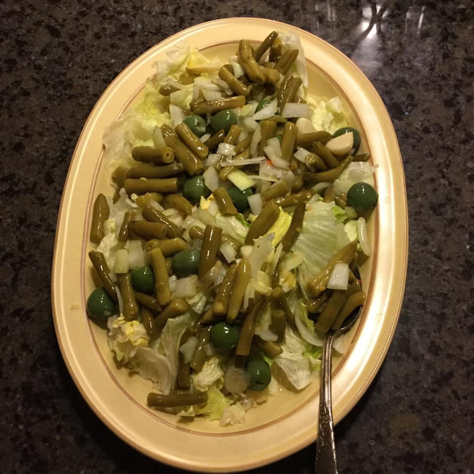 Зеленая фасоль и фаршированный оливковый салат