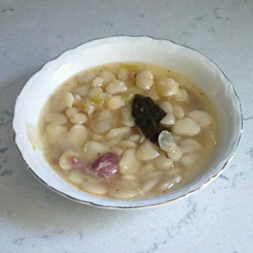 Сочный суп из бобов лимы