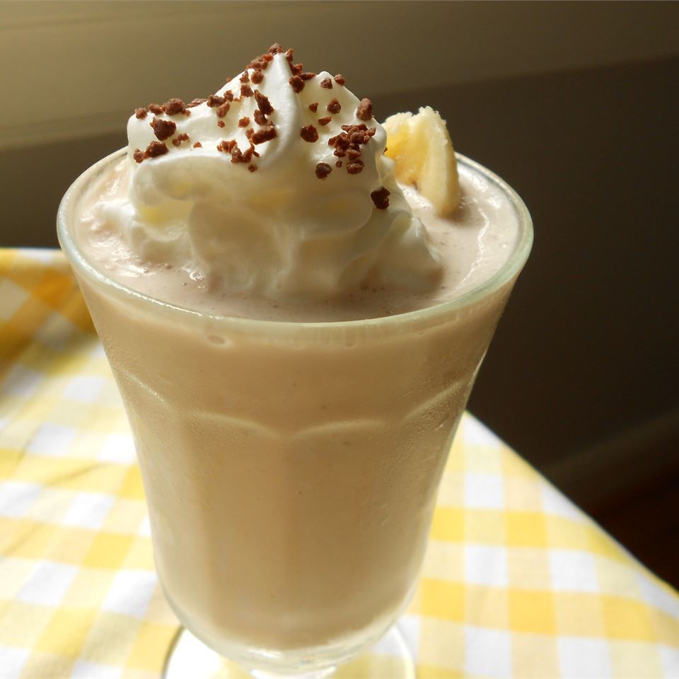 Шоколадный банановый молочный коктейль