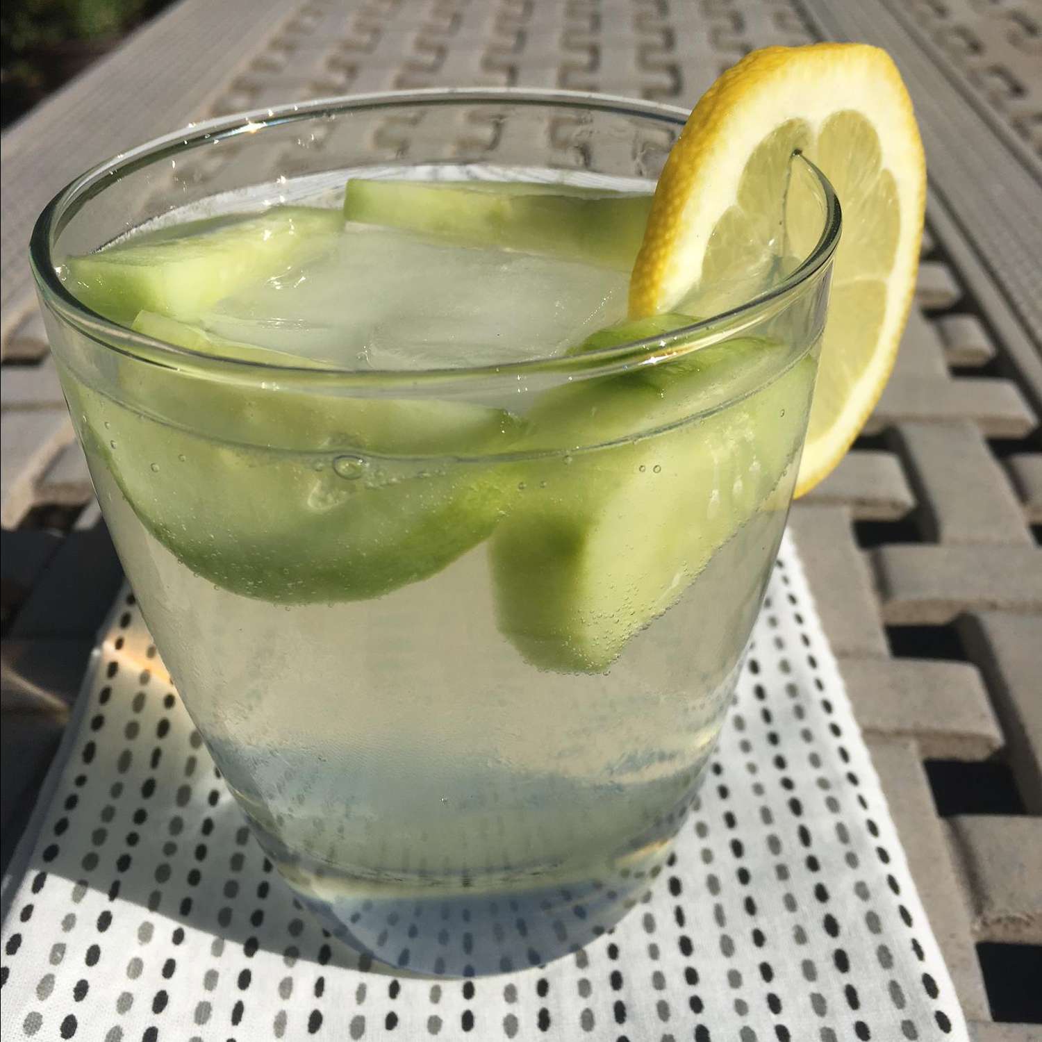 Освежающий летний огуречный лимонад