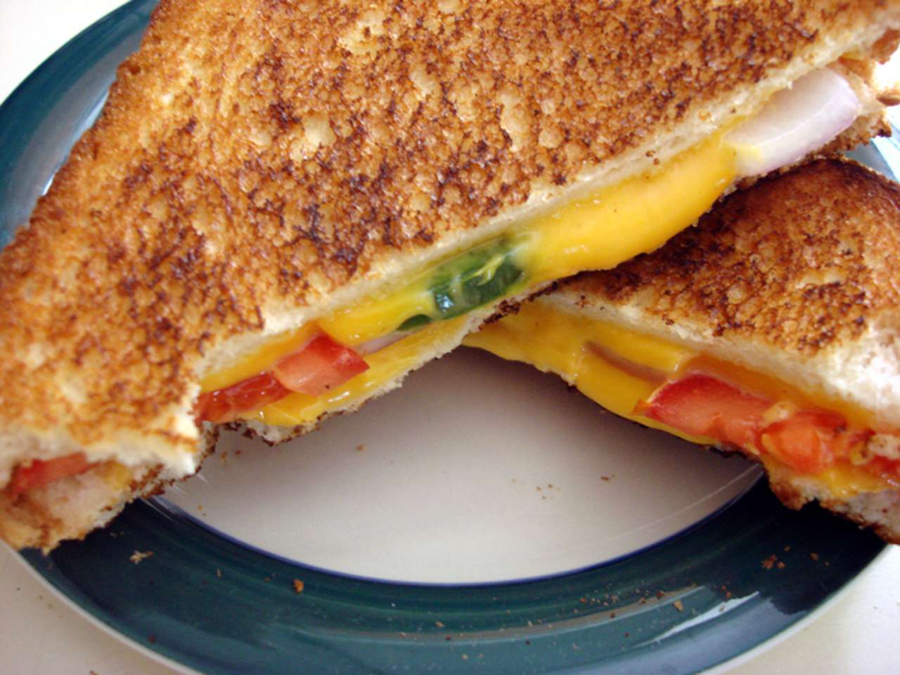 Острый сэндвич с сыром на гриле