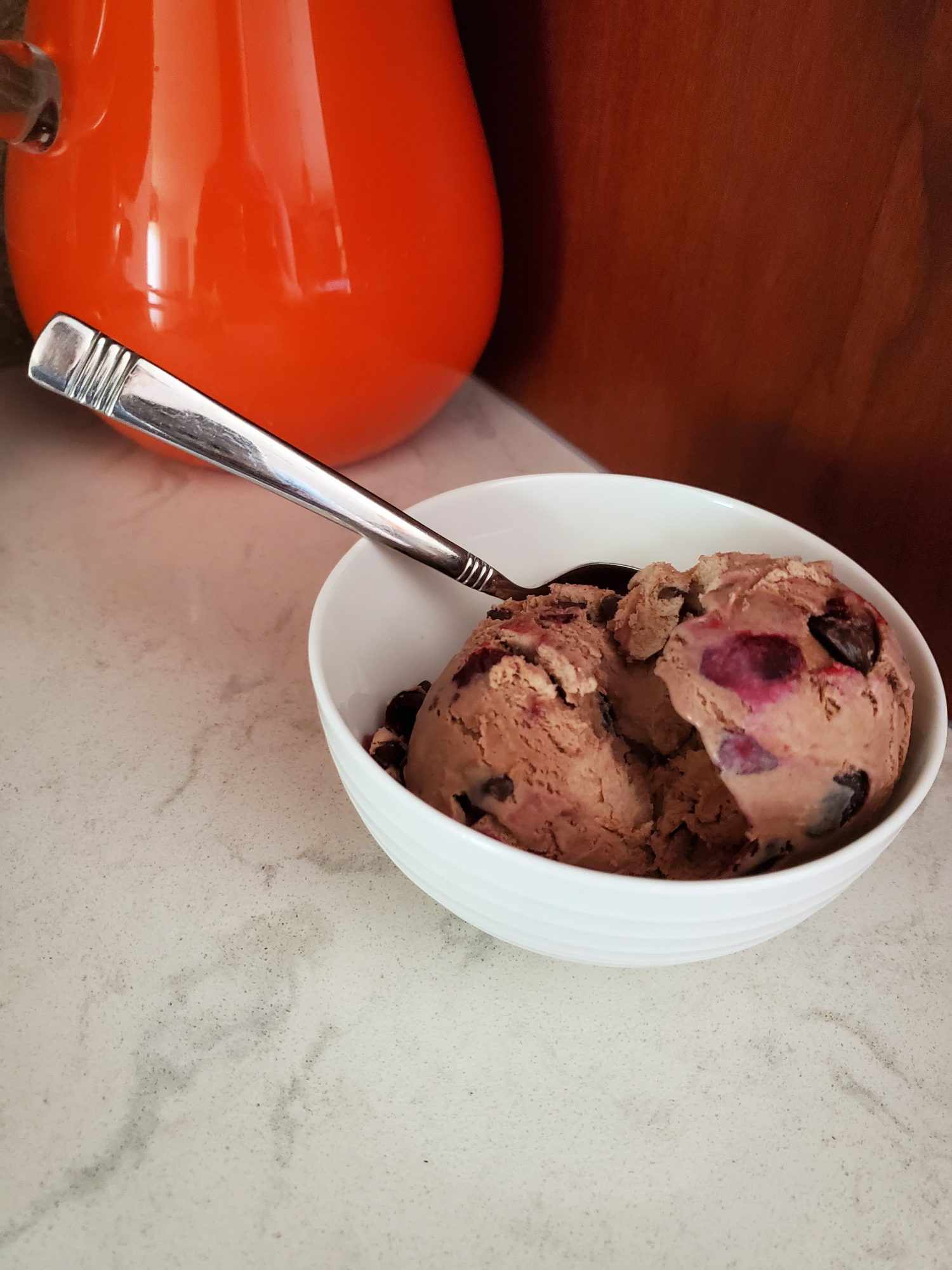 Бесполезное шоколадное мороженое мороженое