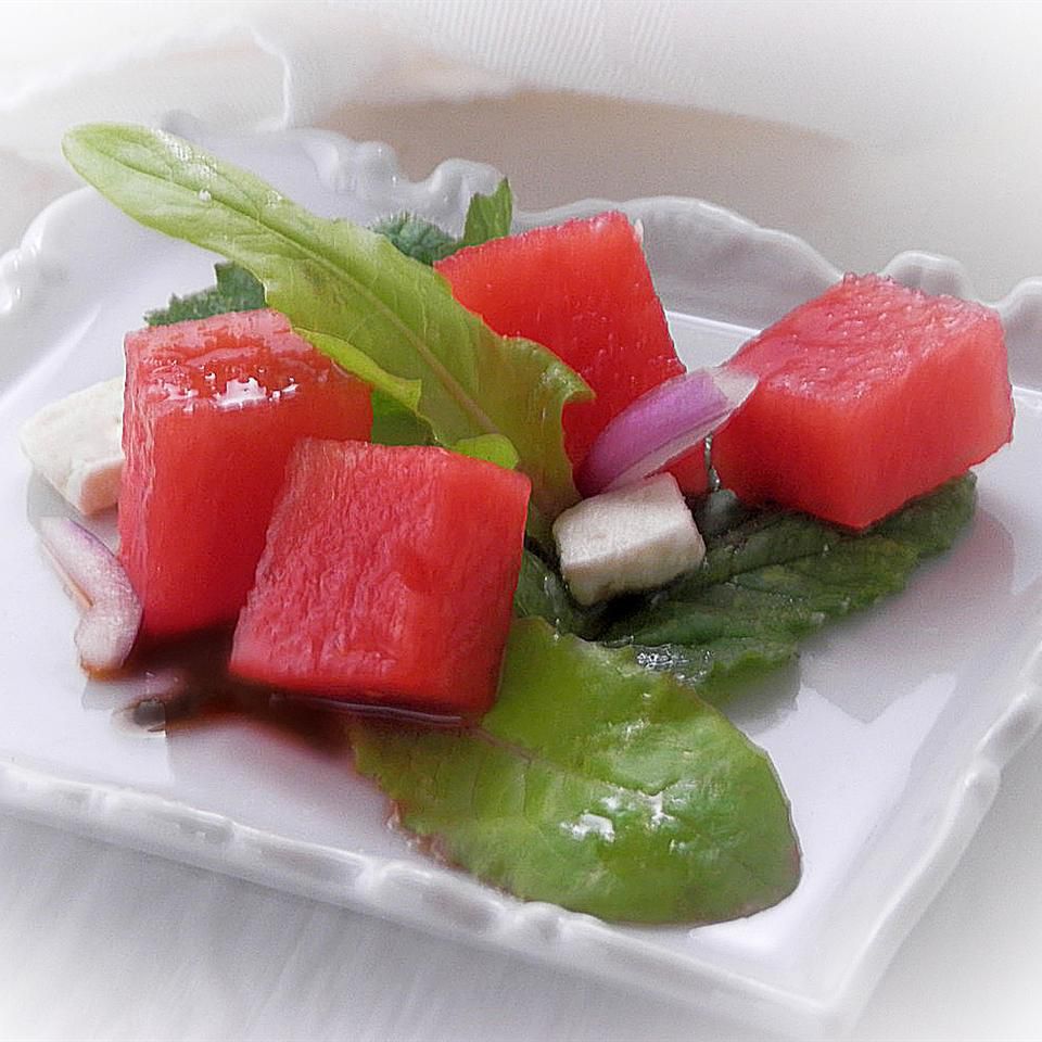 Салат из рукколы и арбуза