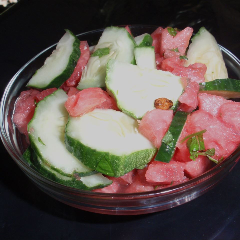 Салат из арбуката с суши-уксусом и лаймом