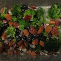 Сырой веганский салат брокколи