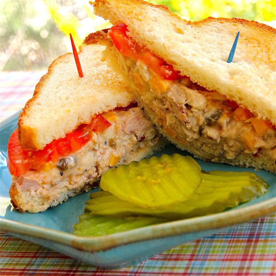 Пряный бутерброд с рыбой тунца