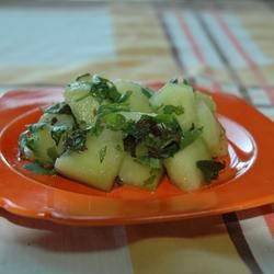 Свежий мята и салат из дыни кинзы