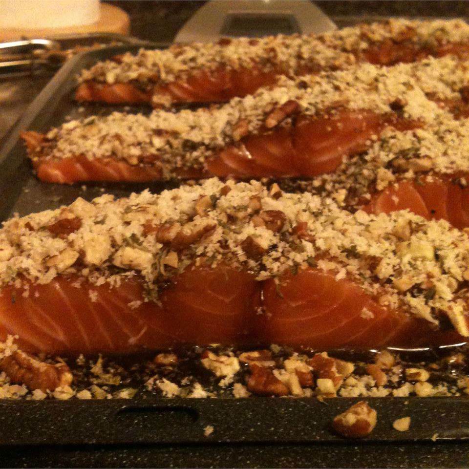 Запеченное лосось с пеканом с орехом