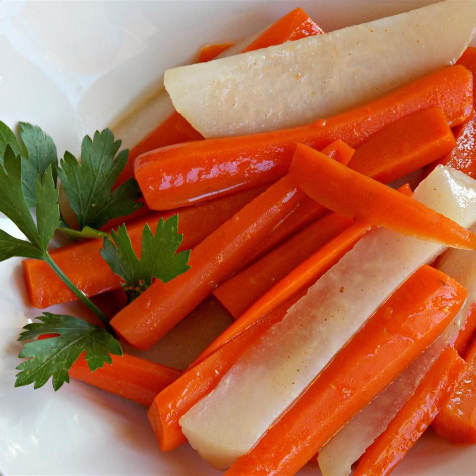 Медовая глазированная морковь и груши