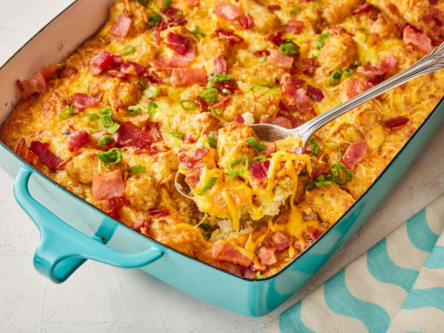 Tater Tot и Bacon Breakfast Corconose