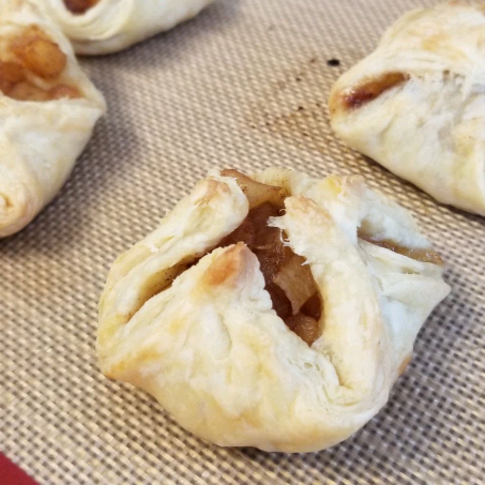 Aishas Apple Puffe Pastries