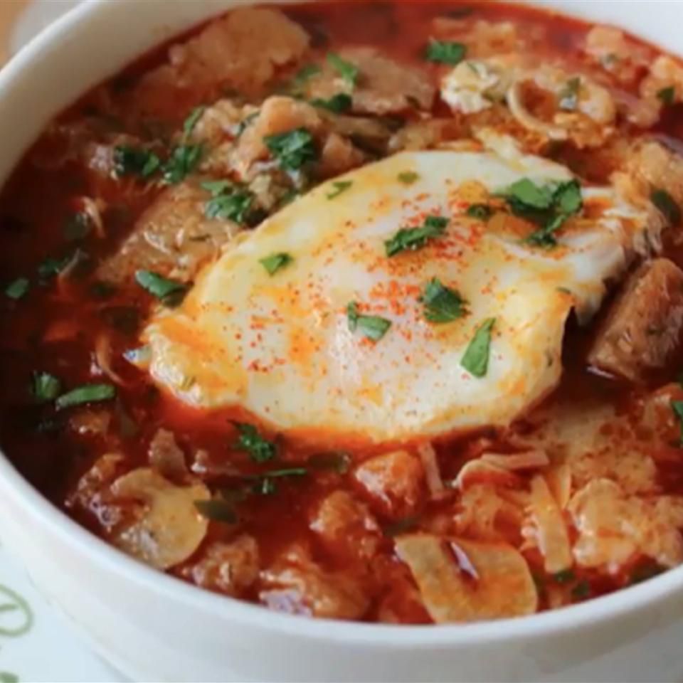 Шеф -повар Джонс испанский чесночный суп (Sopa de Ajo)