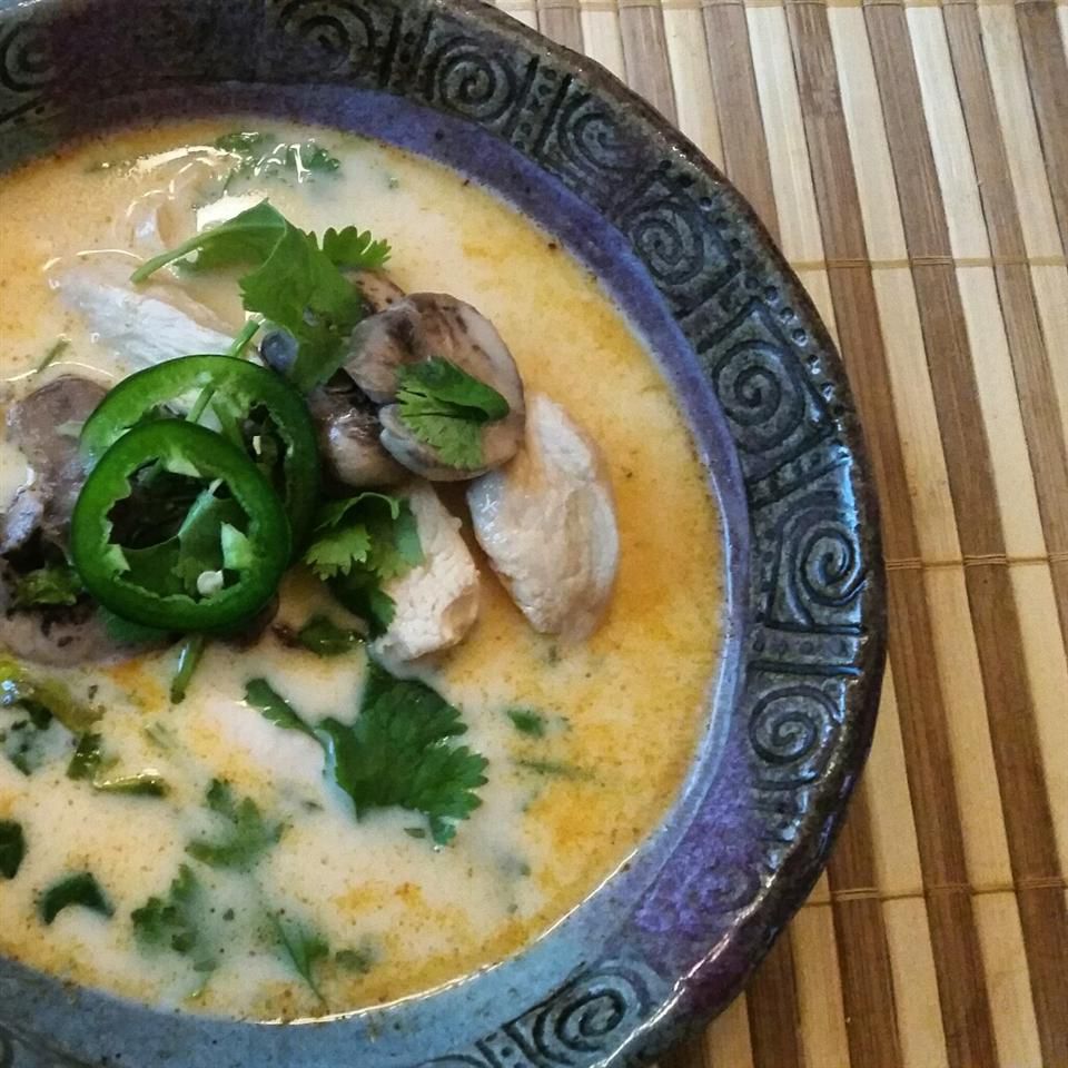 Острый куриный тайский суп