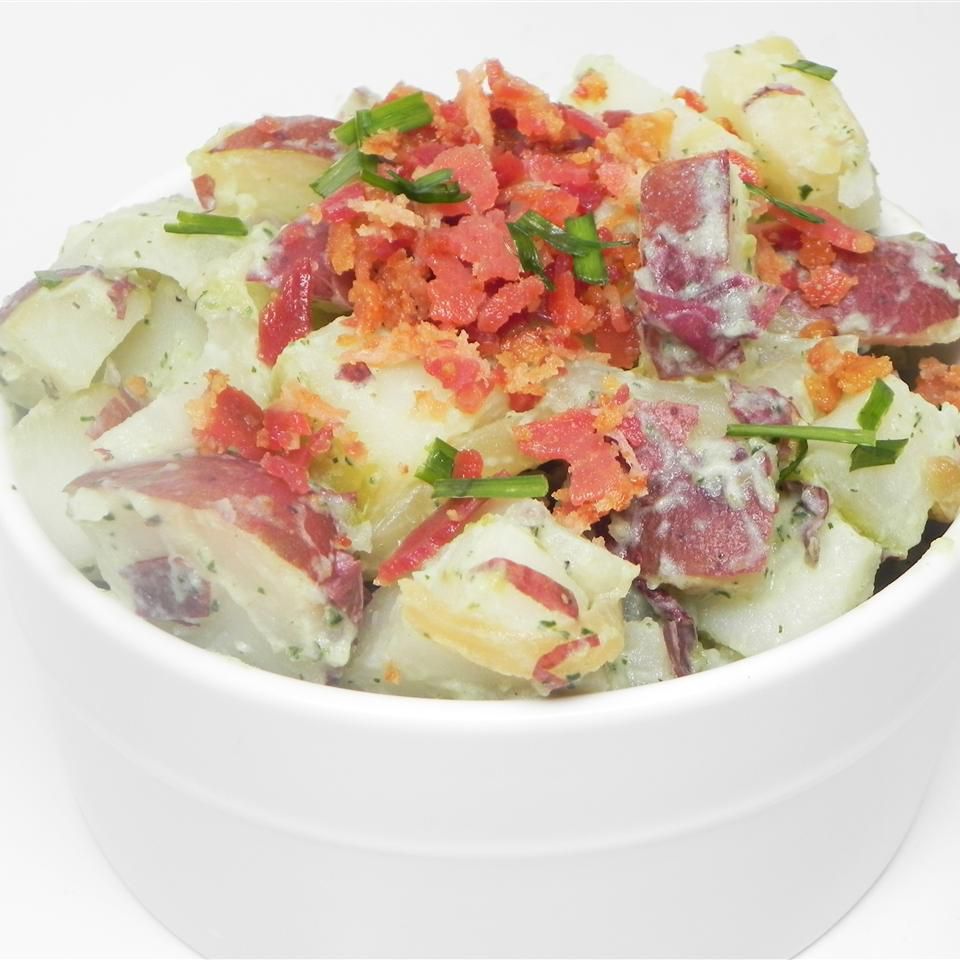 Карамелизированный лук и салат из картофеля бекона
