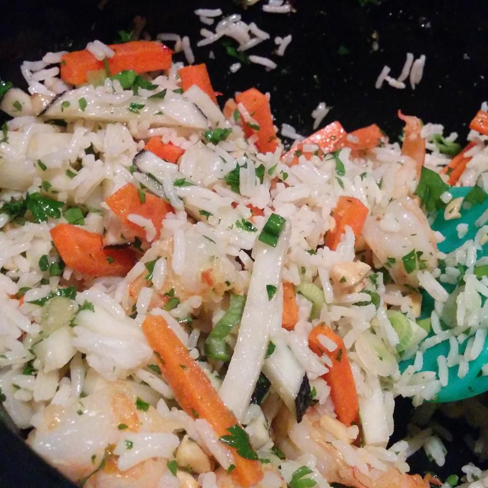 Намасу рисовый салат с маринованной редькой Дайкона и моркови