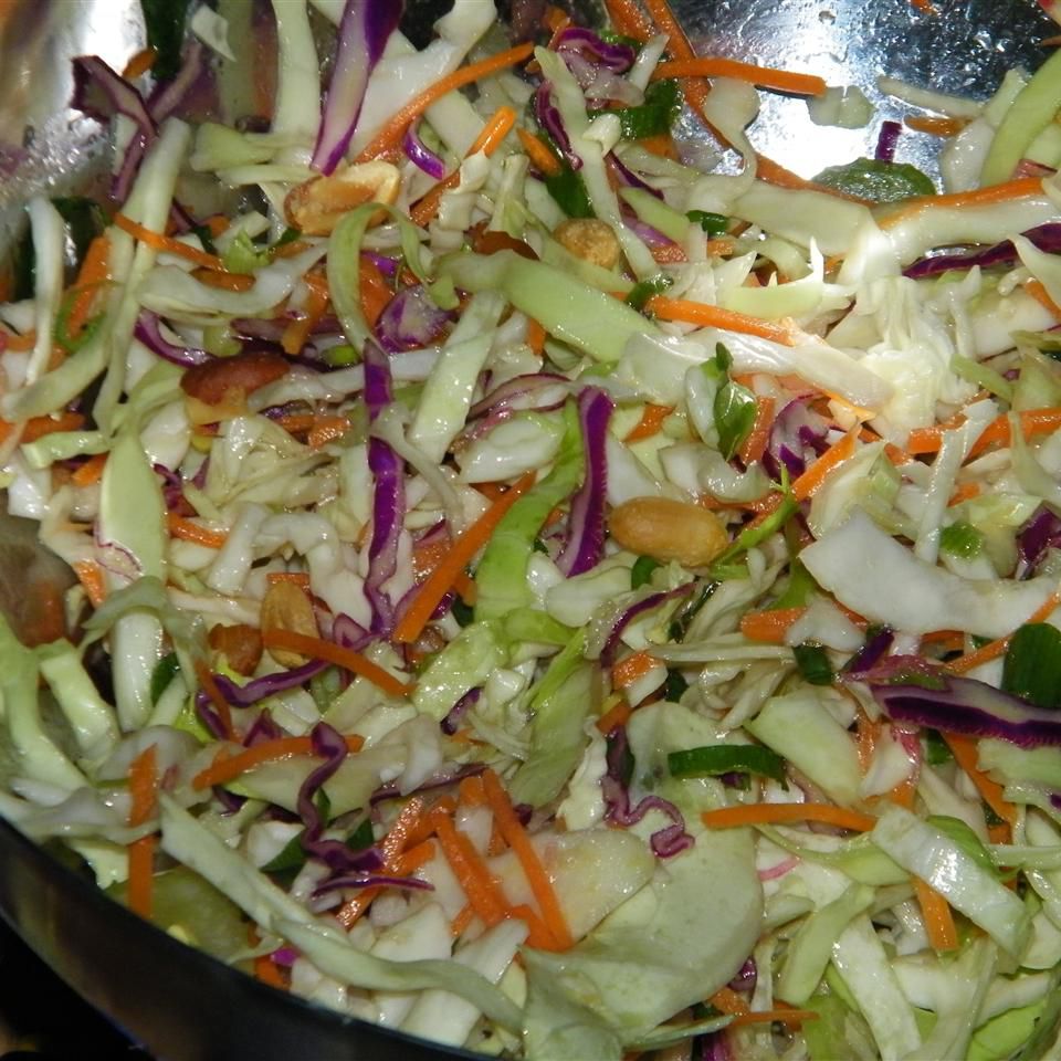 Быстрый и легкий салат из капусты в тайском стиле