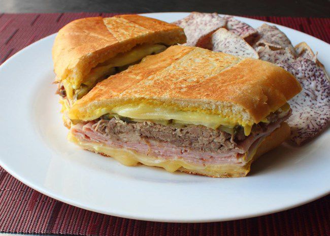Шеф -повар Джонс кубинский бутерброд