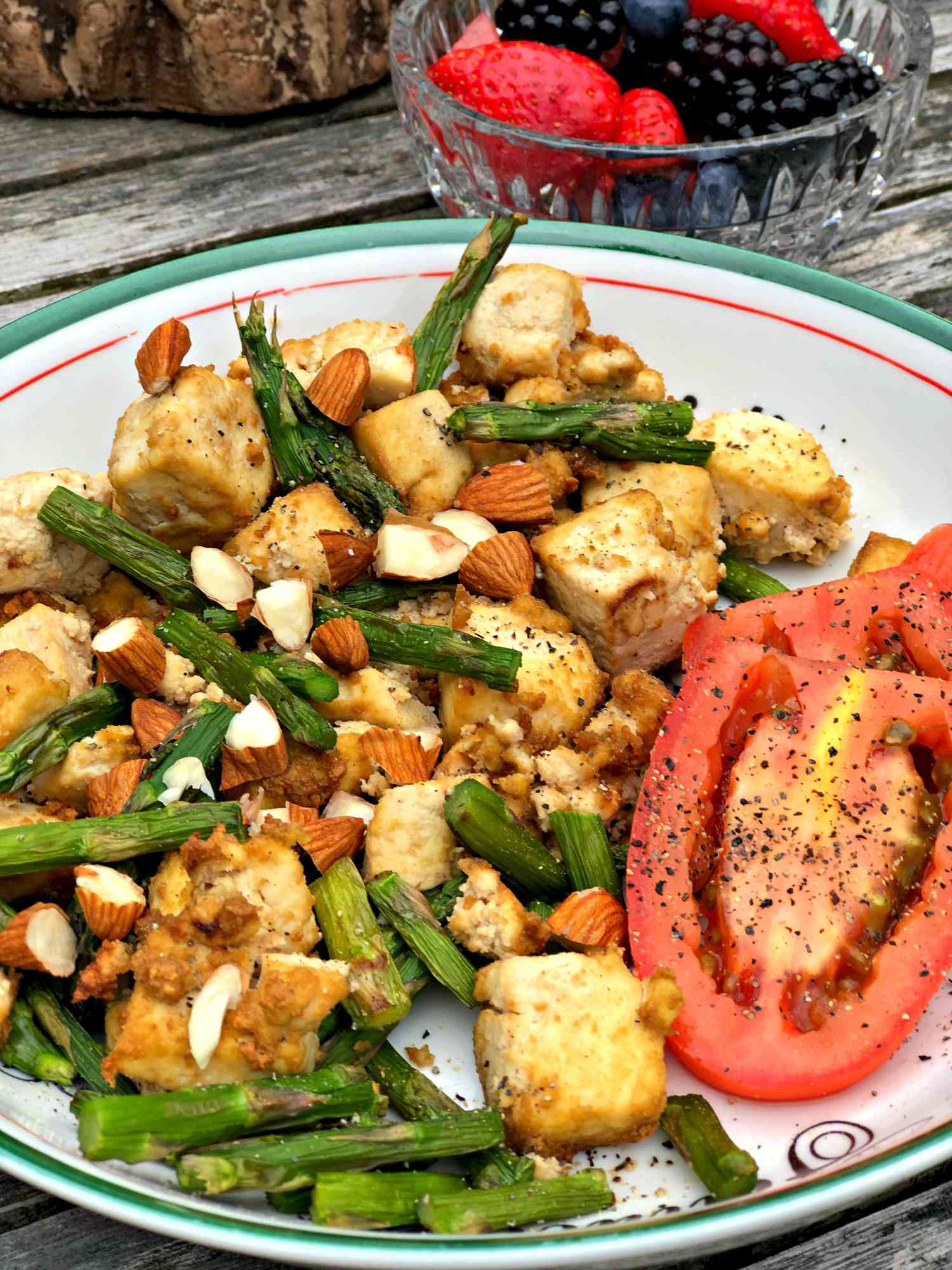Air Fryer Vegan Tofu и Asparagus Scramble