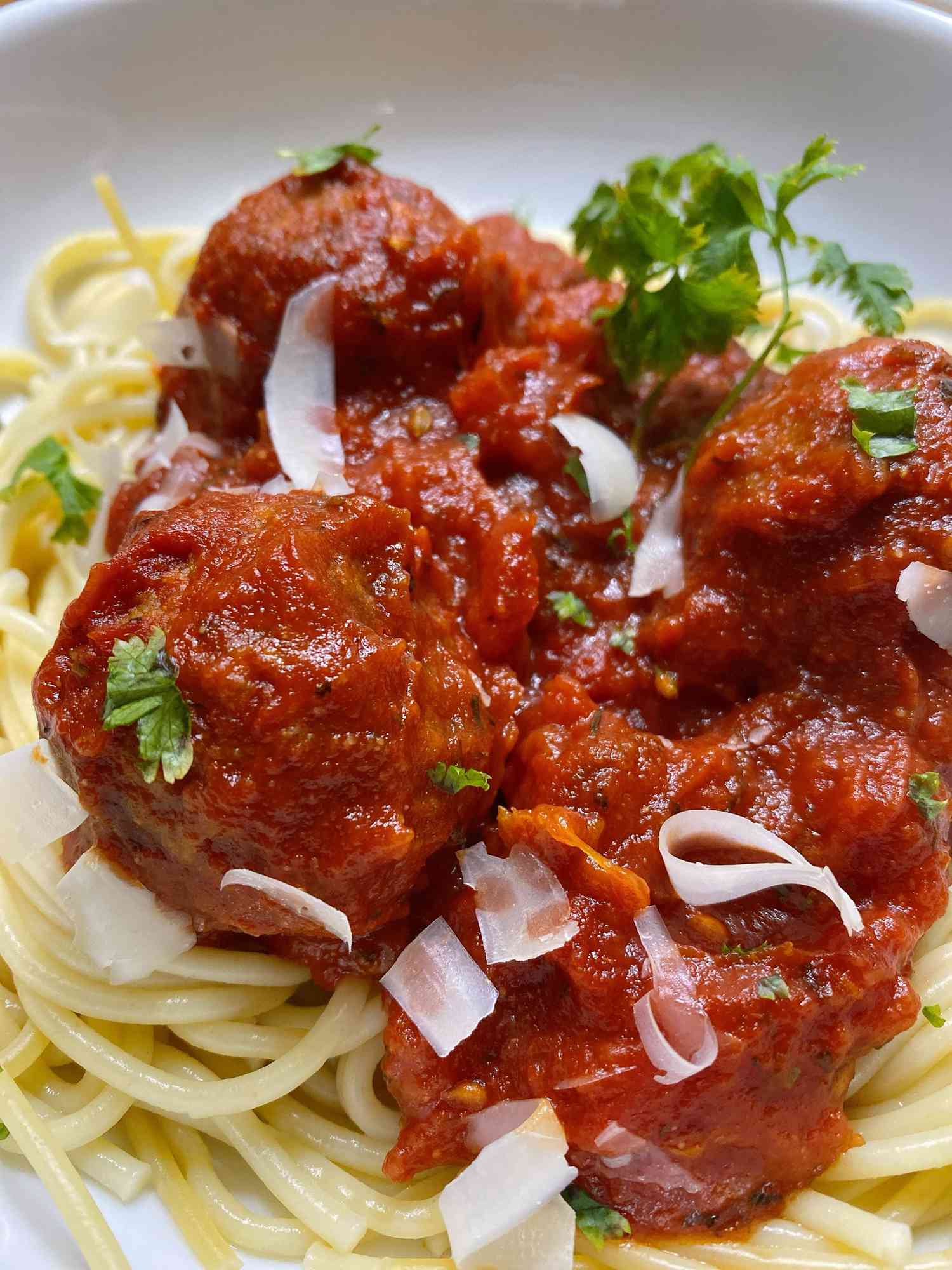 Спагетти и без мяса фрикадельки