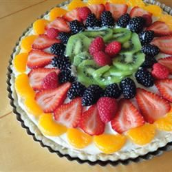 Красивый летний фруктовый пирог