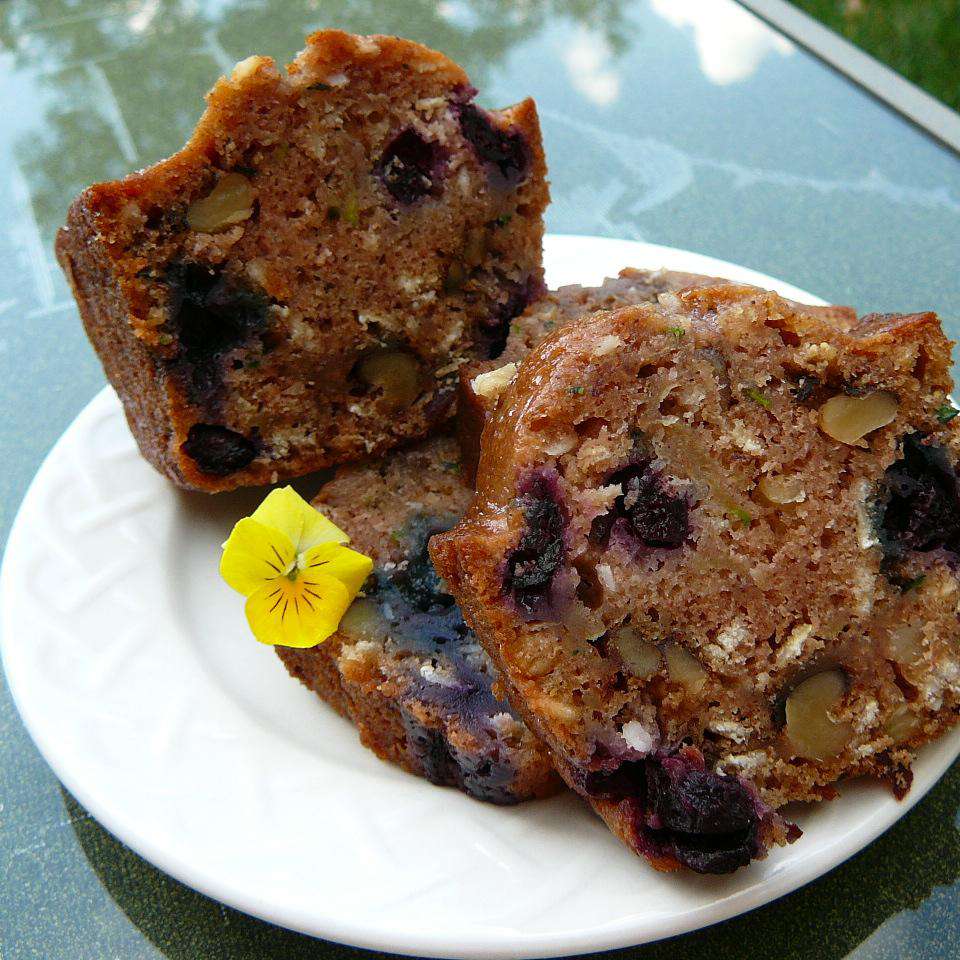 Барби Черничный цуккини хлеб с овсянкой и грецкими орехами
